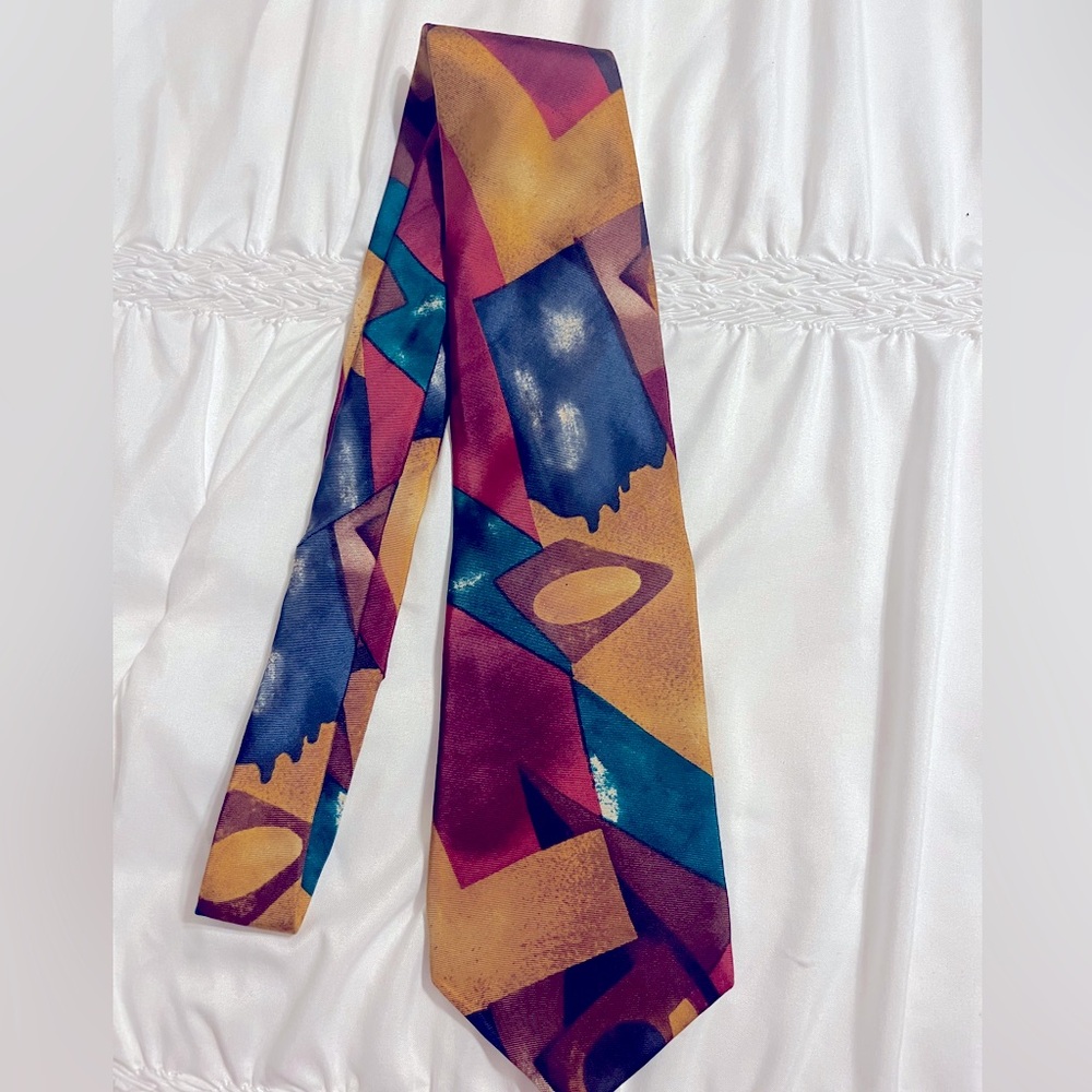 Royal Knight All Silk man’s red/blue/green/gold silk tie